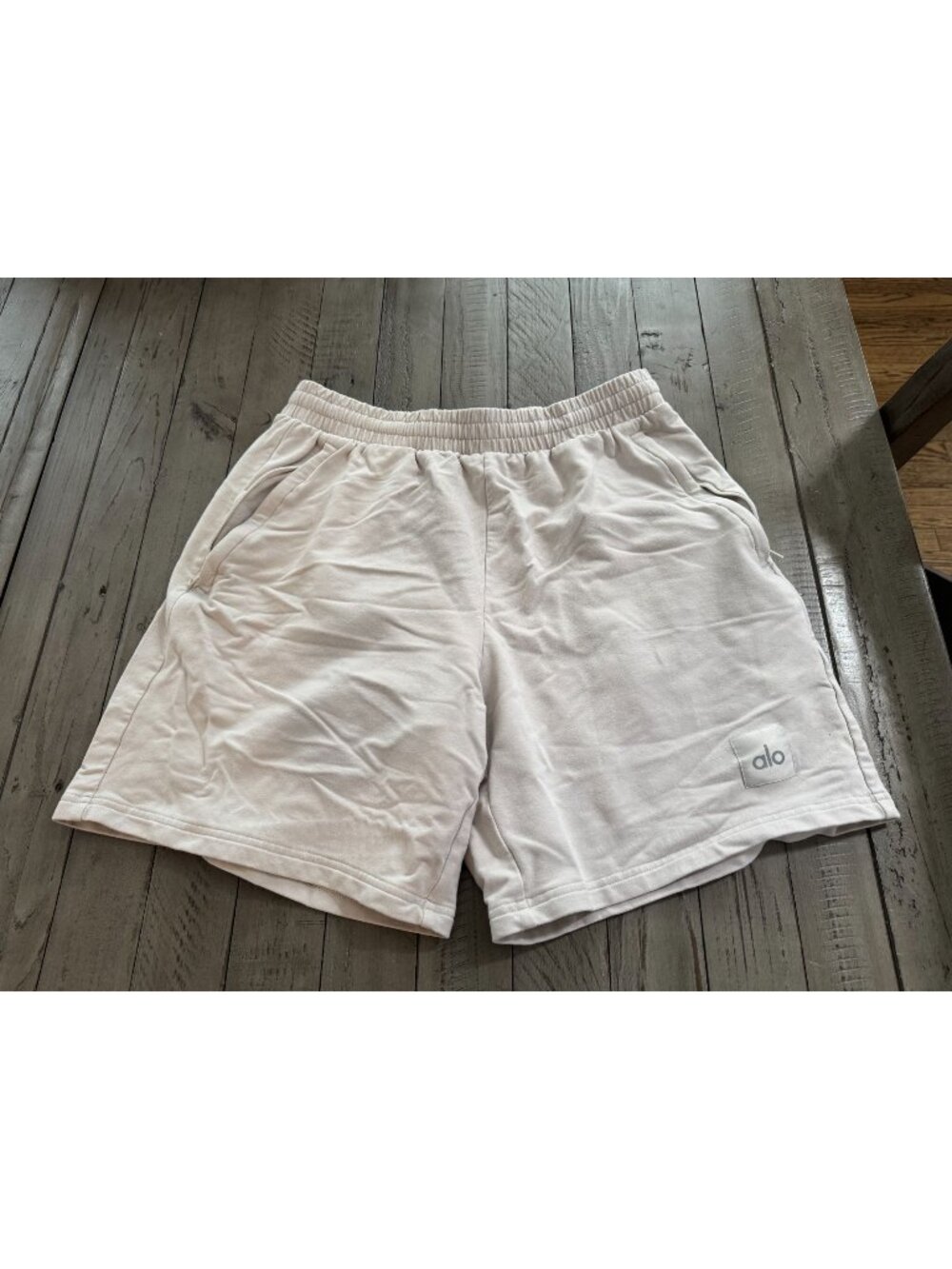 ALO YOGA 7" Double Take Short Bone Size Medium Mens